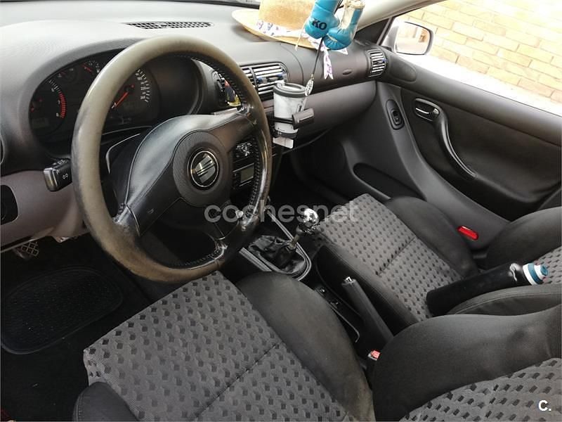 Usado Seat Leon Sport 180 CV (132 kW) 2000 Gris / plata Berlina