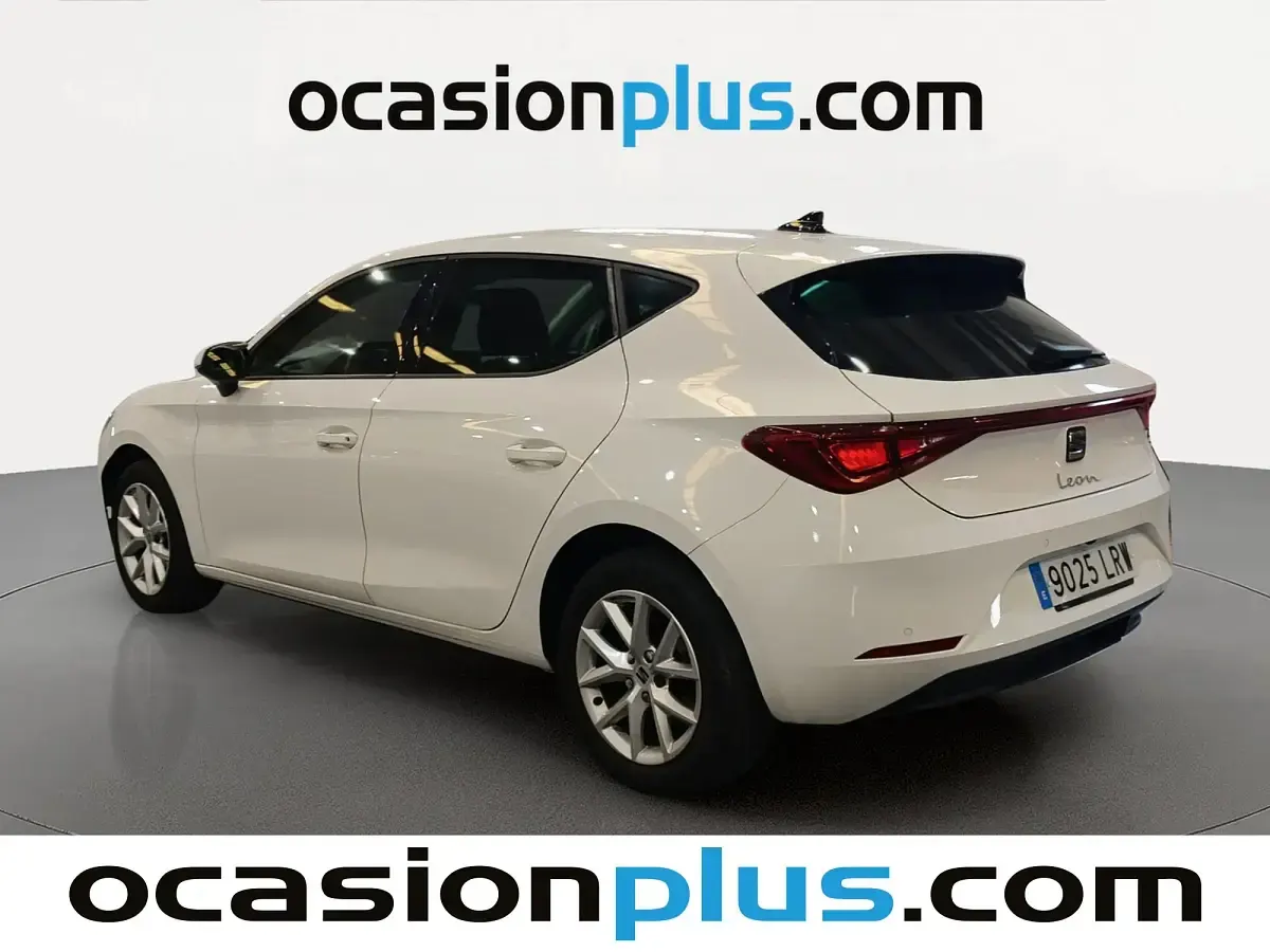 Usado Seat Leon Style 131 CV (96 kW) 2021 Blanco Utilitario