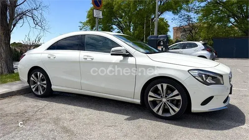 Usado Mercedes CLA200 136 CV (100 kW) 2018 Blanco Berlina