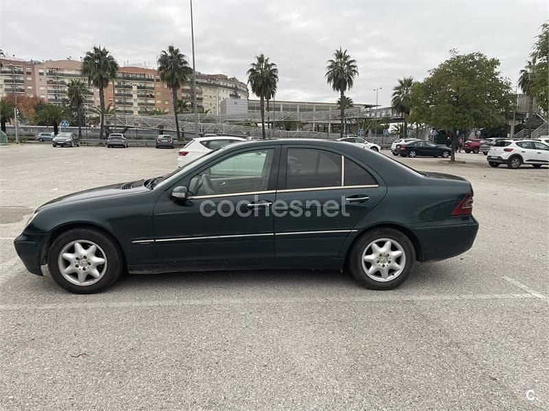 Usado Mercedes C220 Classic 143 CV (105 kW) 2002 Verde Berlina
