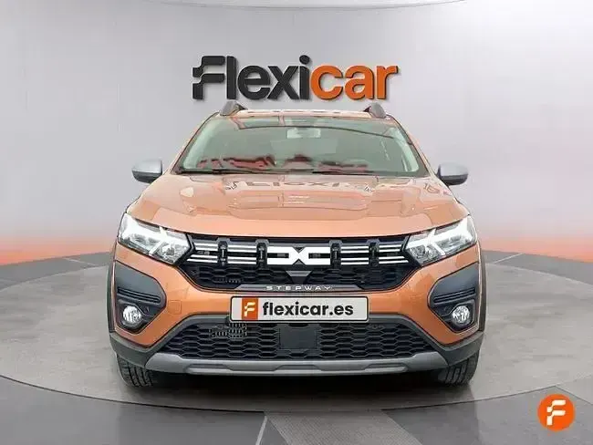 Usado Dacia Sandero Comfort 91 CV (66 kW) 2022 Naranja