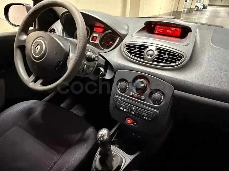 Usado Renault Clio II Expression 70 CV (51 kW) 2009 Azul Berlina
