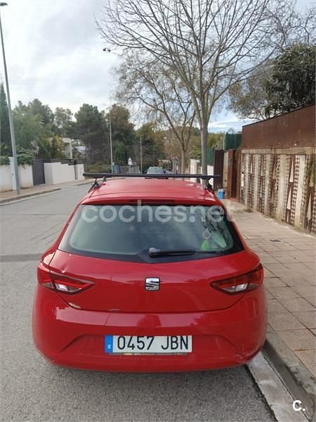 Usado Seat Leon ST Style 110 CV (80 kW) 2014 Rojo Familiar