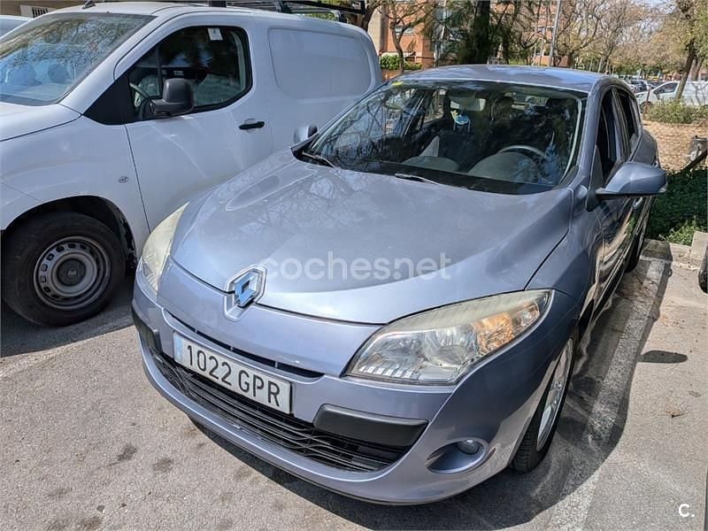 Usado Renault Mégane Dynamique 110 CV (80 kW) 2009 Gris / plata Berlina