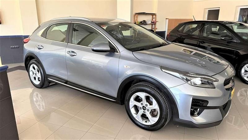 Usado Kia XCeed 120 CV (88 kW) 2020 Plateado SUV