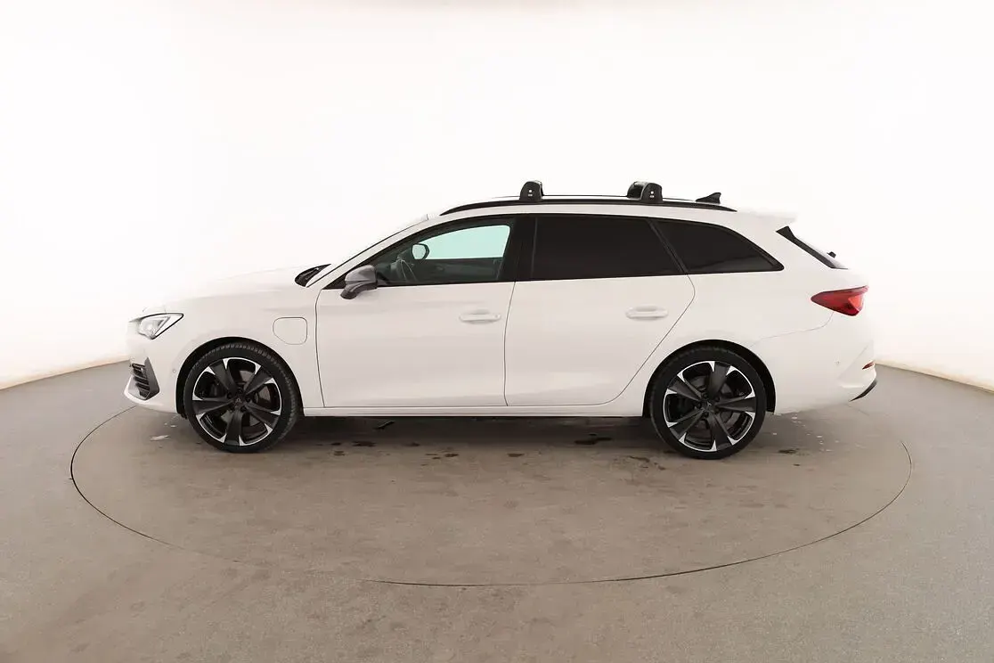 Usado Cupra Leon 245 CV (180 kW) 2022 Blanco Familiar