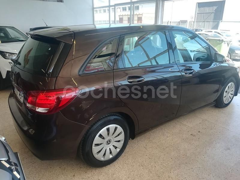 Usado Mercedes B180 109 CV (80 kW) 2017 Marrón Monovolumen