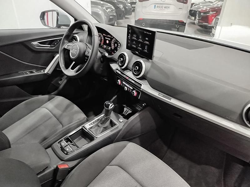 Usado Audi Q2 S-Line 150 CV (110 kW) 2024 Gris / plata SUV