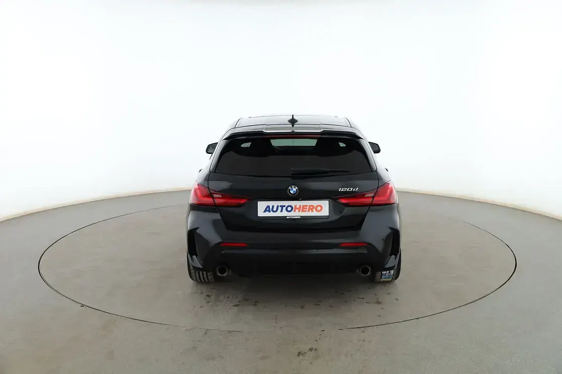 Usado BMW 120 M Sport 190 CV (139 kW) 2021 Negro Utilitario
