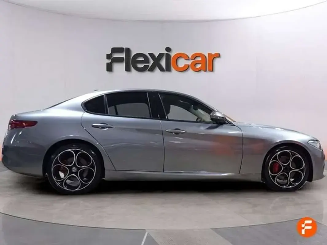 Usado Alfa Romeo Giulia Sprint 200 CV (147 kW) 2021 Gris Berlina