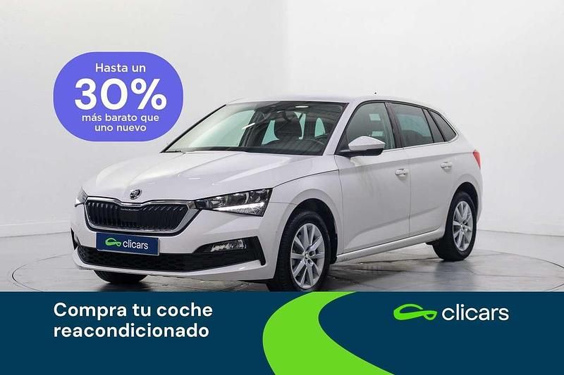 Usado Skoda Scala Ambition 110 CV (80 kW) 2022 Blanco Utilitario