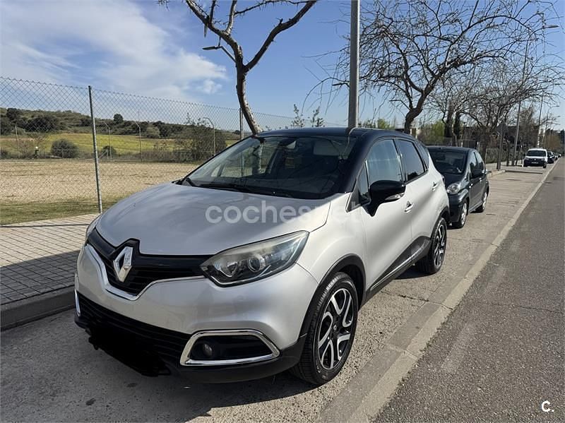 Usado Renault Captur Zen 90 HP (66 kW) 2014 Cinzento SUV
