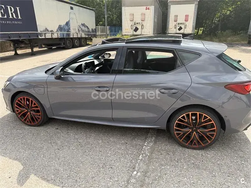Usado Cupra Leon 245 CV (180 kW) 2021 Gris / plata Berlina