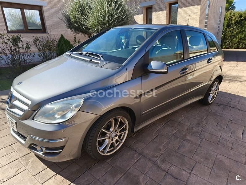 Usado Mercedes B180 109 CV (80 kW) 2010 Gris / plata Monovolumen