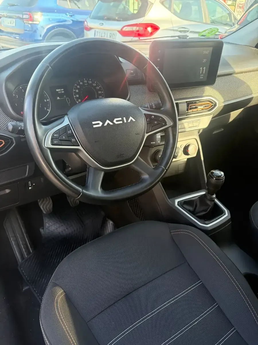 Usado Dacia Sandero Expression 91 CV (66 kW) 2023 Blanco Berlina