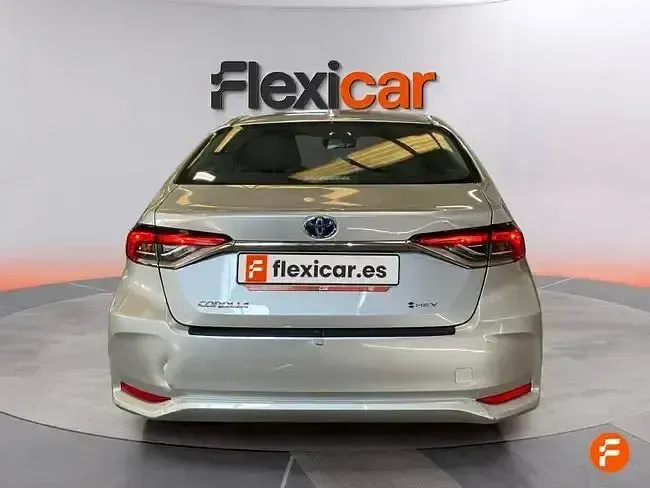 Usado Toyota Corolla Style 140 CV (102 kW) 2024 Gris Berlina
