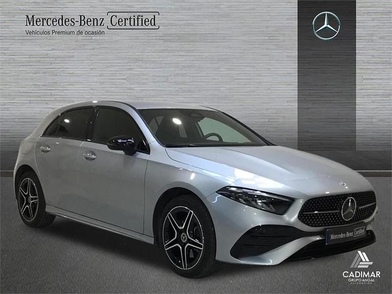 Usado Mercedes A250 AMG line 218 CV (160 kW) 2024 Plata hightech Berlina