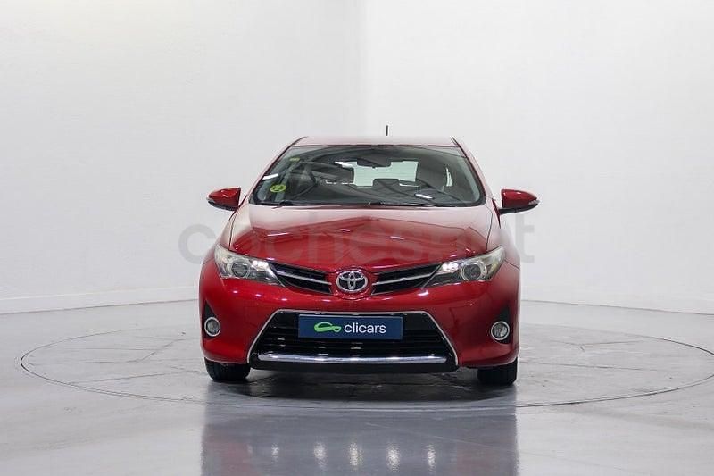 Usado Toyota Auris Active 126 CV (92 kW) 2012 Rojo Berlina