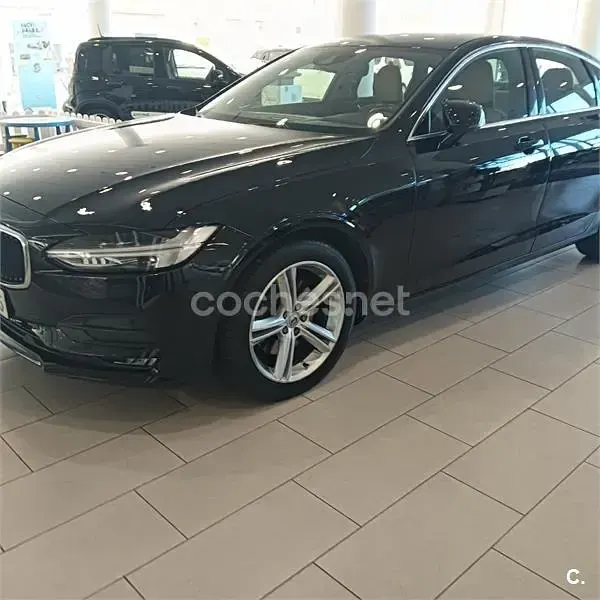 Usado Volvo S90 Momentum 190 CV (139 kW) 2018 Negro Berlina