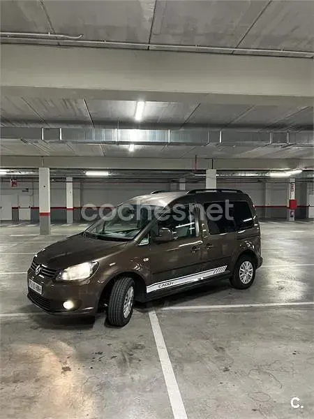 Usado VW Caddy Trendline 102 CV (75 kW) 2014 Marrón Monovolumen