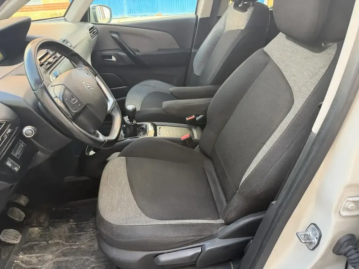 Usado Citroën C4 Live 99 HP (72 kW) 2017 Bege