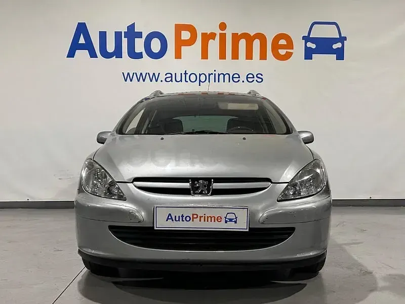 Usado Peugeot 307 90 CV (66 kW) 2004 Gris / plata Familiar