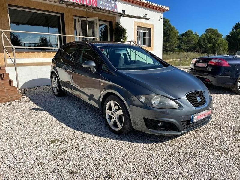 Usado Seat Leon Sport 160 CV (117 kW) 2009 Gris Utilitario