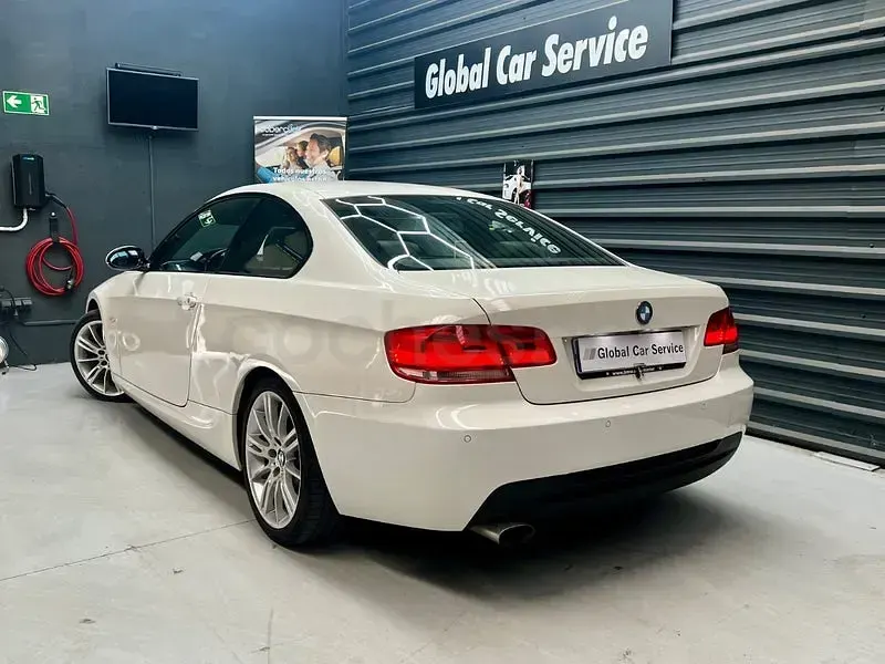 Usado BMW 320 177 CV (130 kW) 2008 Blanco Coupe