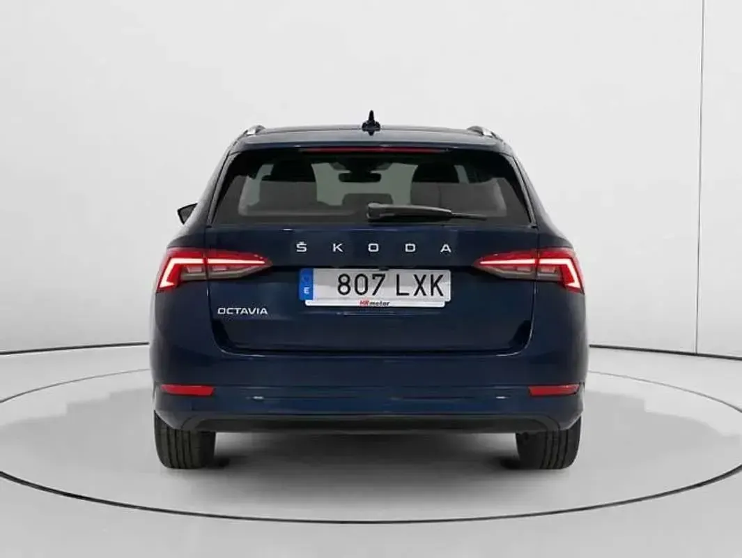Usado Skoda Octavia Ambition 116 CV (85 kW) 2022 Azul Utilitario