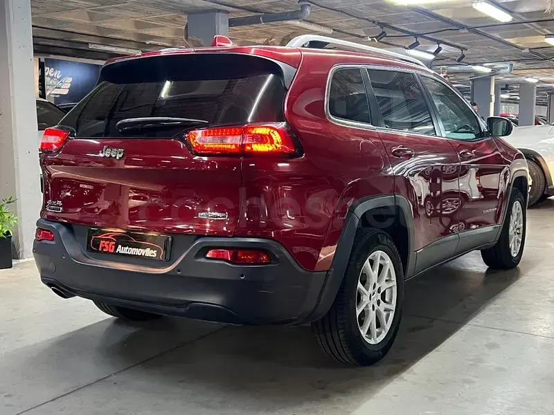 Usado Jeep Cherokee Longitude 140 CV (102 kW) 2014 Granate SUV