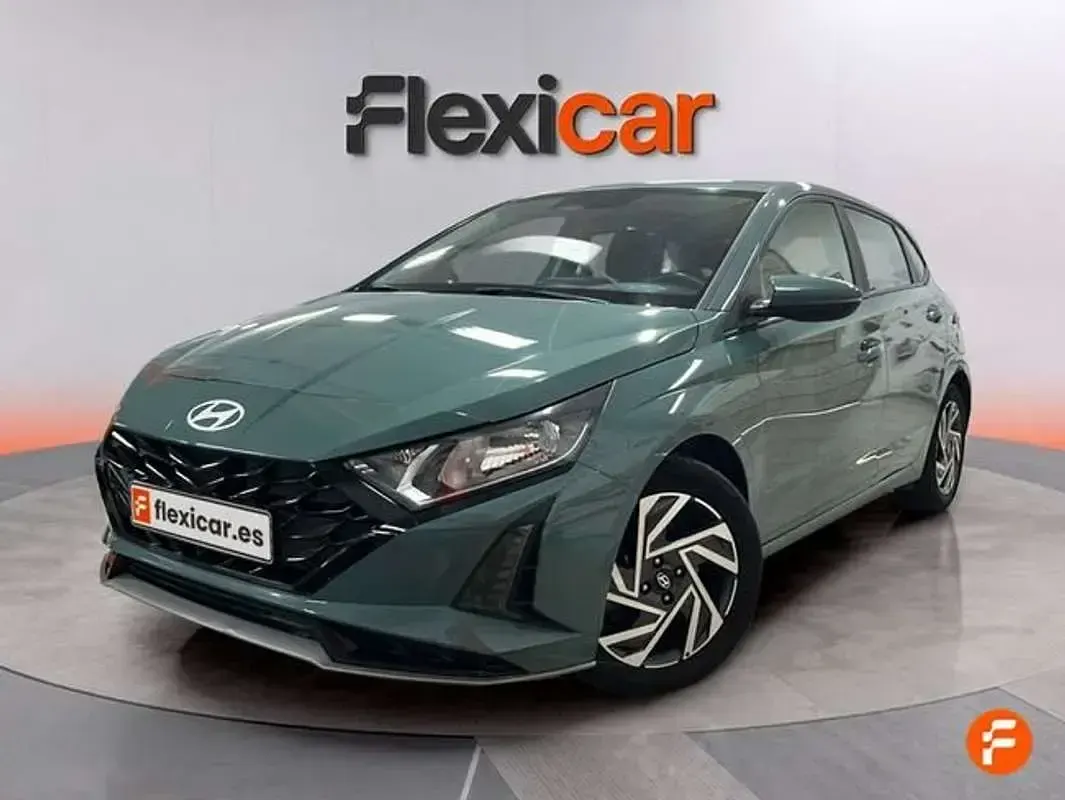 Usado Hyundai i20 101 CV (74 kW) 2024 Verde Utilitario