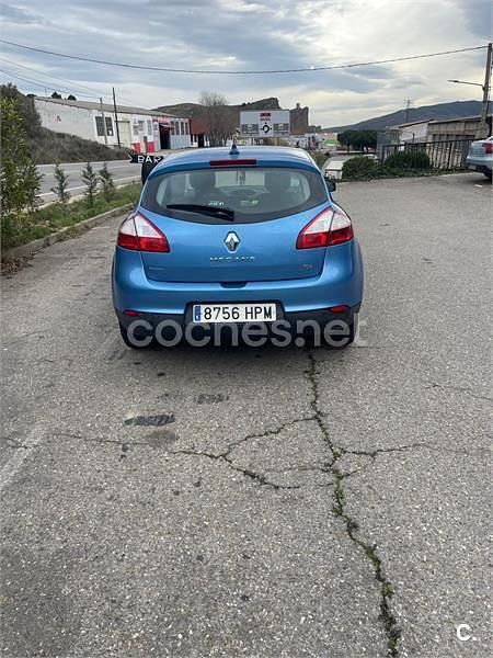 Usado Renault Mégane LIMITED 115 CV (84 kW) 2014 Azul Berlina