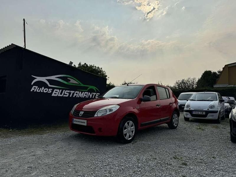 Rojo Usado 2011 Dacia Sandero Lauréate Utilitario | 4390 € (Precio justo) - Imagen 1/4
