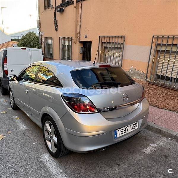 Usado Opel Astra GTC Sport 120 CV (88 kW) 2005 Gris / plata Berlina