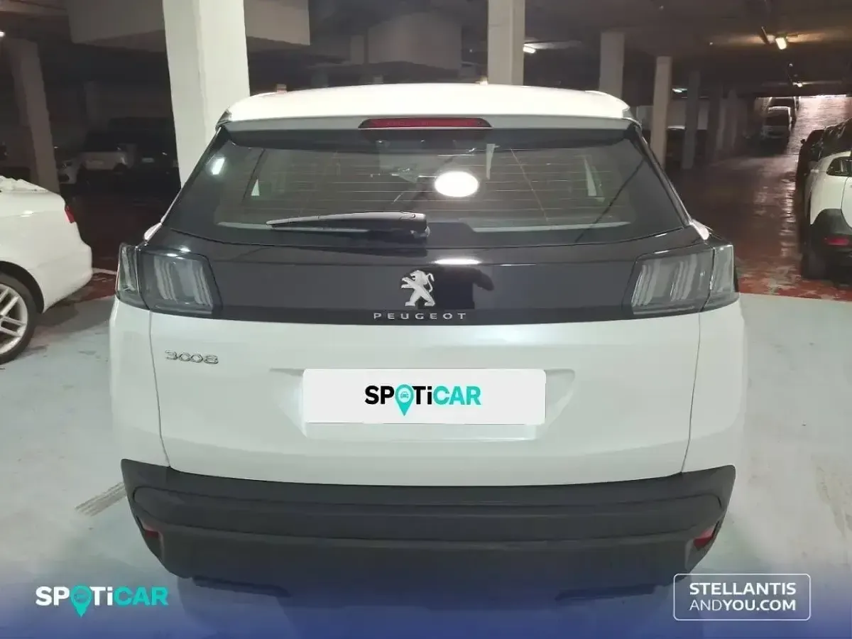 Usado Peugeot 3008 Active 130 CV (95 kW) 2022 Blanco SUV