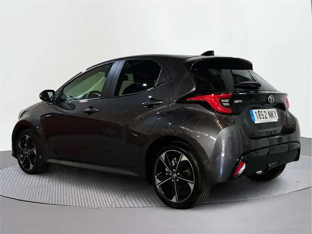 Usado Toyota Yaris Plus 116 CV (85 kW) 2026 Utilitario