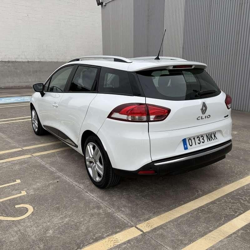 Usado Renault Clio GrandTour LIMITED 90 CV (66 kW) 2020 Blanco Familiar