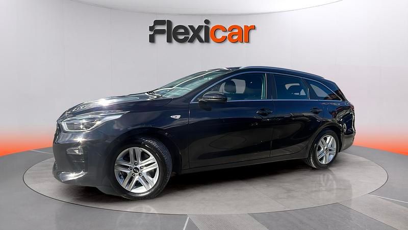 Usado Kia Ceed 136 CV (100 kW) 2020 Negro Utilitario