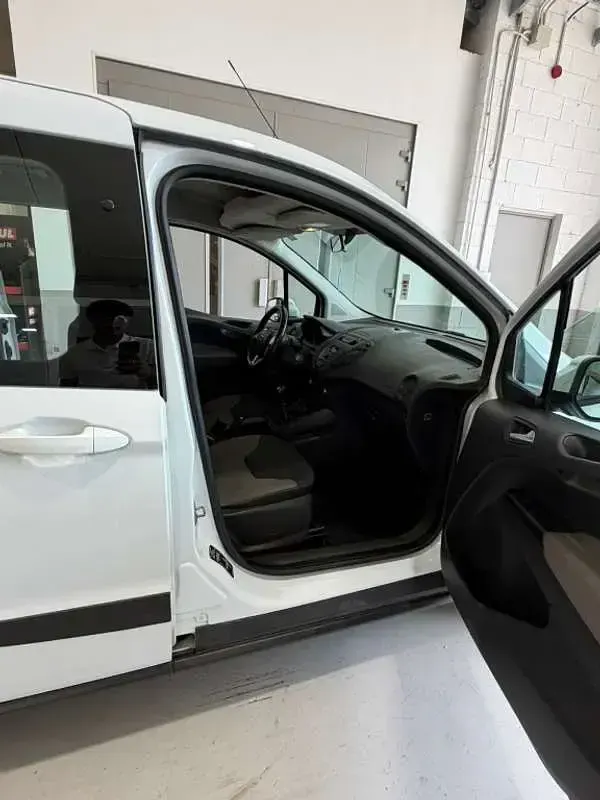 Usado Ford Transit Trend 76 CV (55 kW) 2019 Blanco Familiar