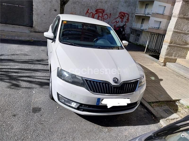 Usado Skoda Rapid Active 105 CV (77 kW) 2014 Blanco Utilitario