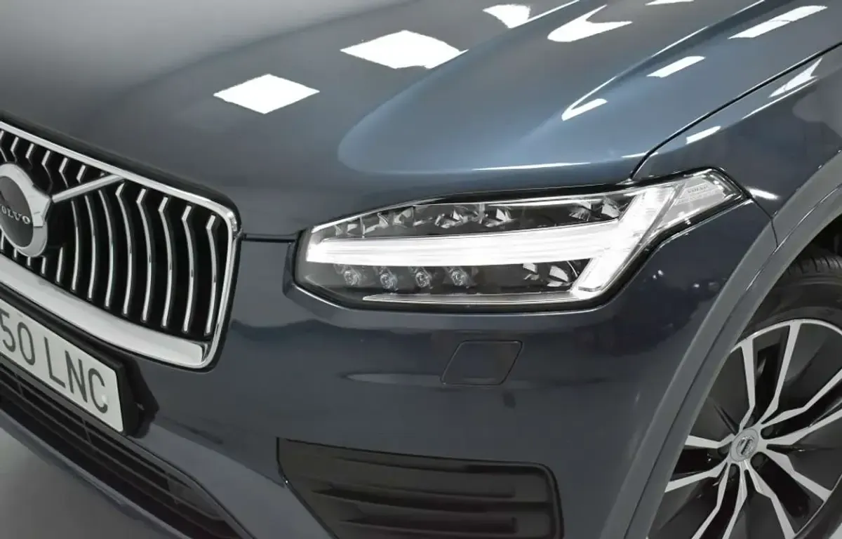 Używany Volvo XC90 Momentum 235 KM (172 kW) 2021 Niebieski SUV
