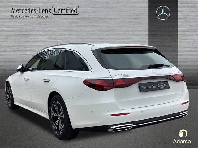 Usado Mercedes E220 Avantgarde 197 CV (144 kW) 2025 Blanco polar Familiar