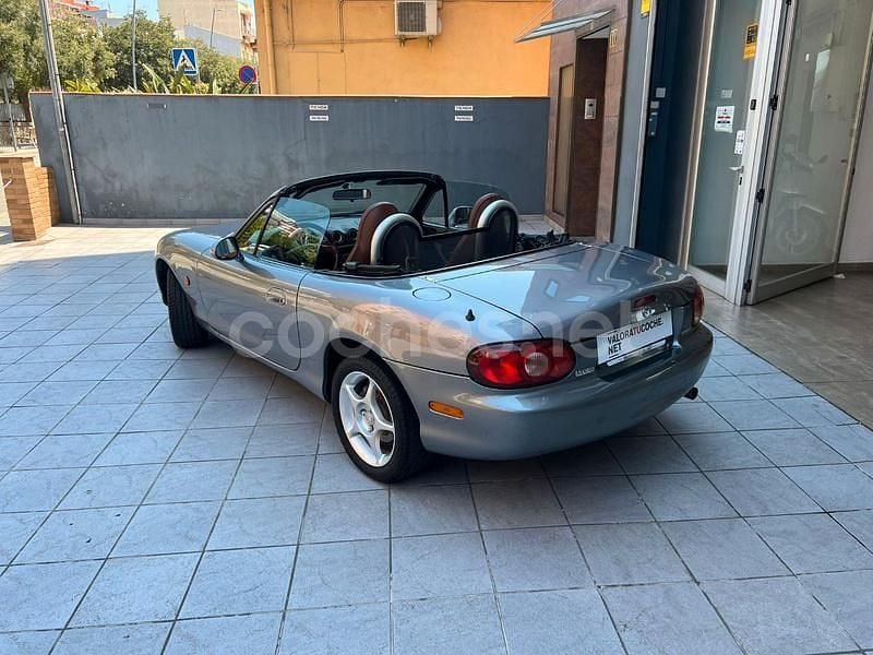 Usado Mazda MX5 110 CV (80 kW) 2002 Gris / plata Descapotable