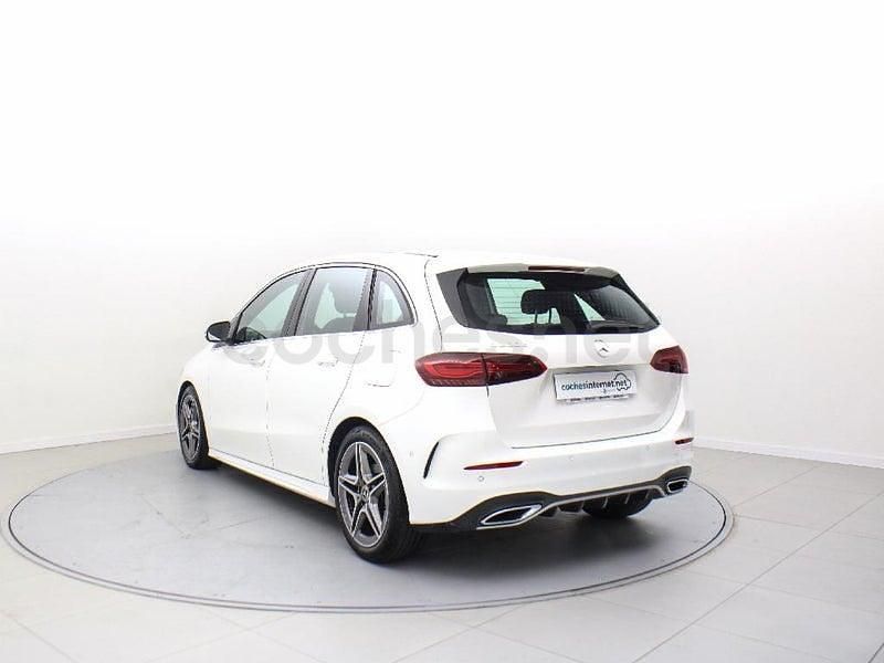 Usado Mercedes B200 AMG line 150 CV (110 kW) 2024 Blanco Monovolumen