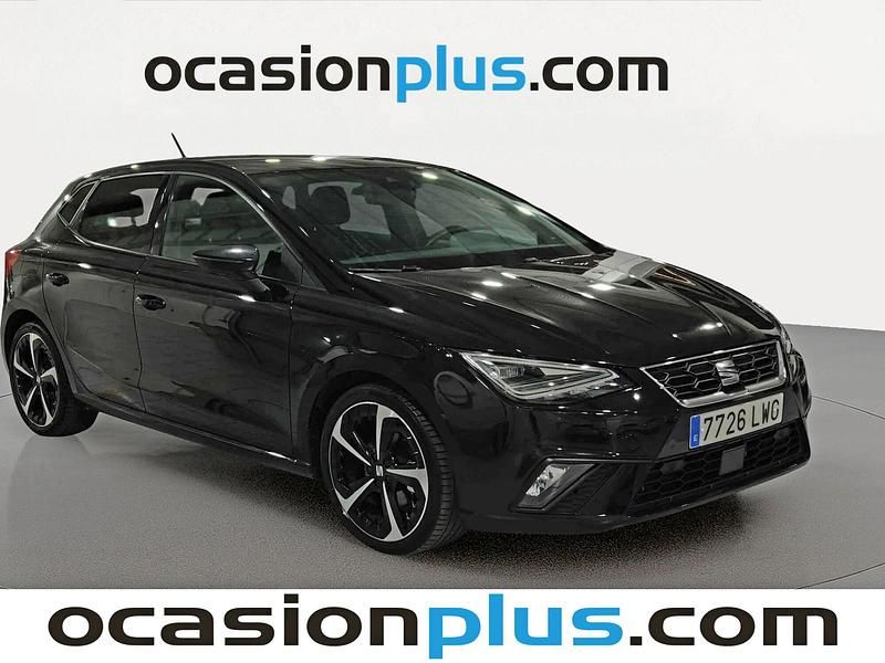 Usado Seat Ibiza FR 110 CV (80 kW) 2022 Negro Utilitario