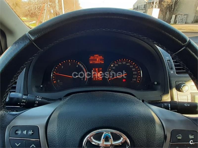 Usado Toyota Avensis Advance 126 CV (92 kW) 2009 Gris / plata Berlina