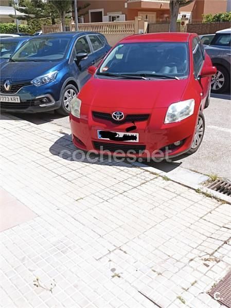 Usado Toyota Auris Luna 90 CV (66 kW) 2007 Rojo Utilitario