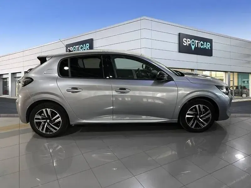 Usado Peugeot 208 Allure 102 CV (75 kW) 2023 Gris Utilitario