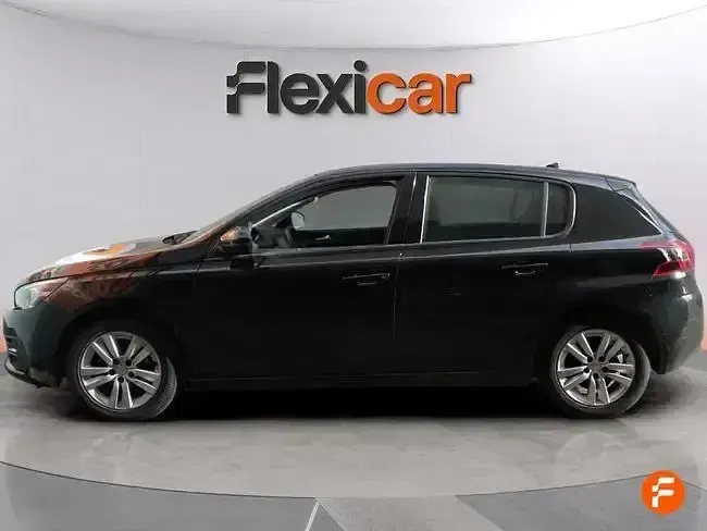 Usado Peugeot 308 Active 110 CV (80 kW) 2021 Negro