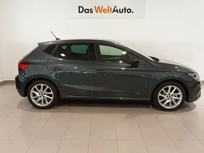 Usado Seat Ibiza FR 110 CV (80 kW) 2023 Gris Utilitario